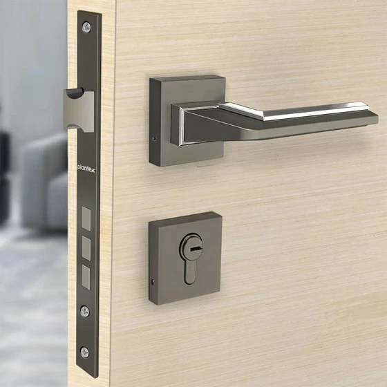 door-handle-lock-2.webp
