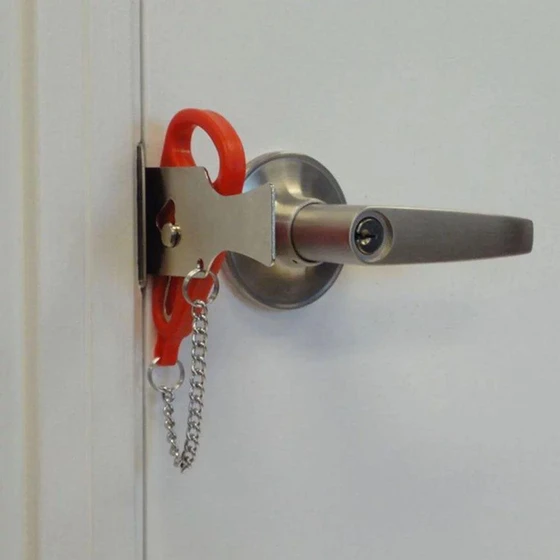 hotel-door-locking-2.webp