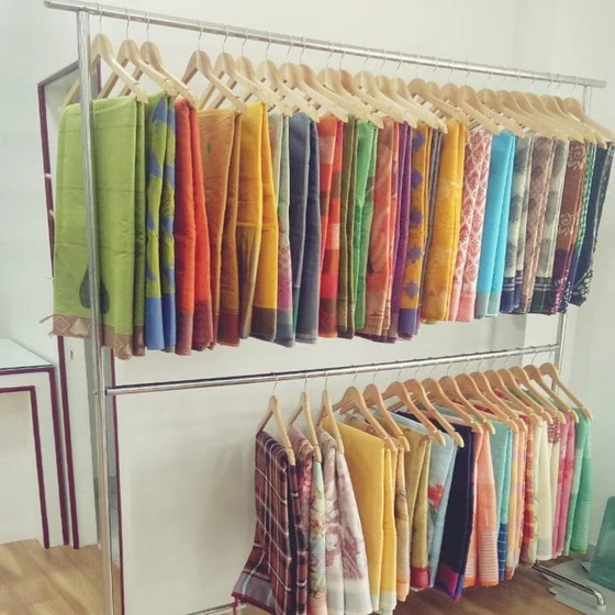 lightweight-saree-display-stand-2.webp