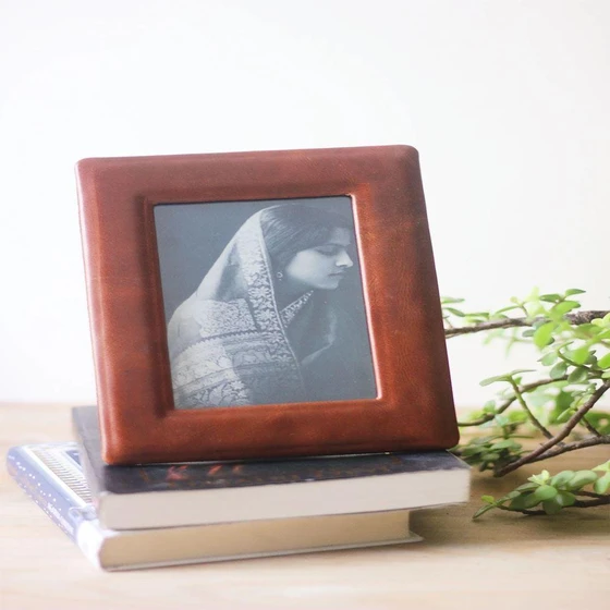 wooden-leather-photo-frame-2.webp