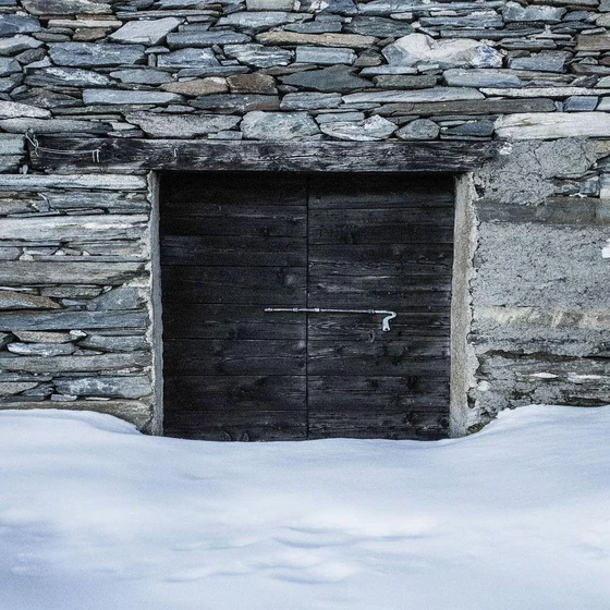 stone-door-black-frame-1.webp