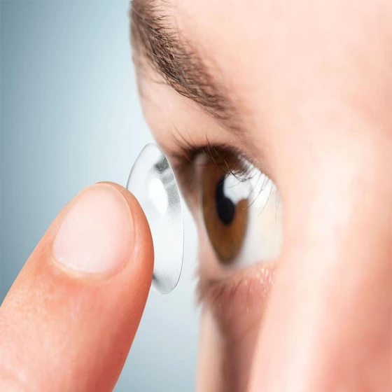 bandage-contact-lenses-2.webp