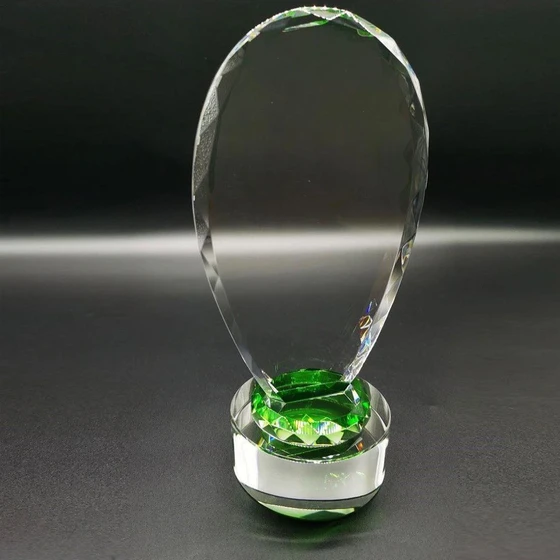 oval-crystal-trophy-2.webp