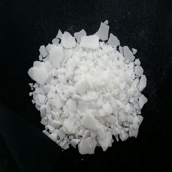white-flakes-benzoic-acid-1.webp