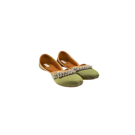 traditional-mojari-shoes-2.webp