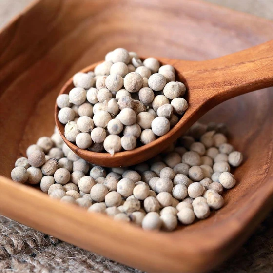 white-whole-pepper-2.webp