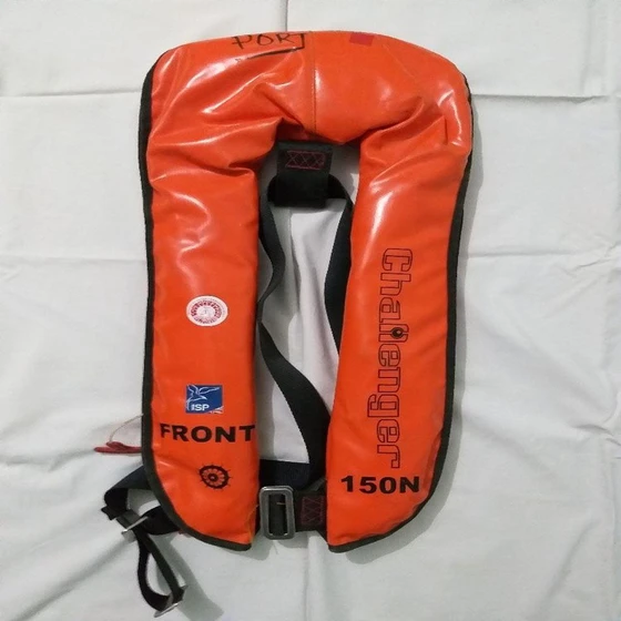 life-inflatable-jacket-2.webp