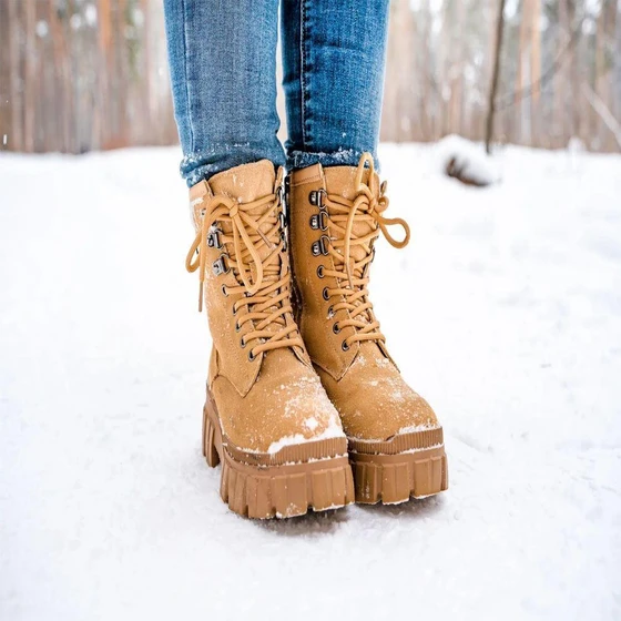 snow-winter-boots-2.webp