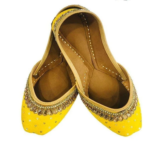 yellow-punjabi-jutti-2.webp