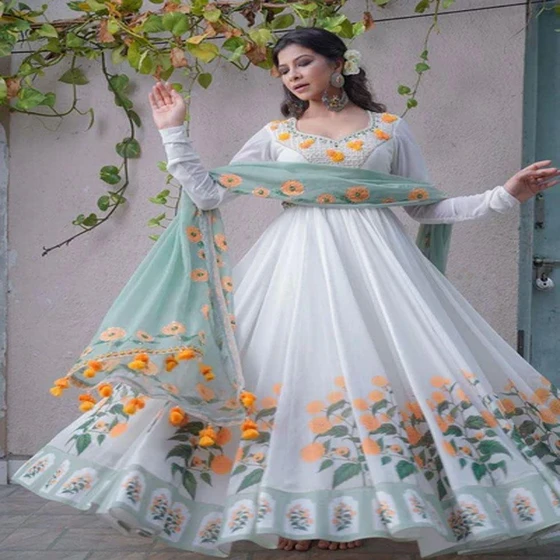 white-ladies-gown-2.webp