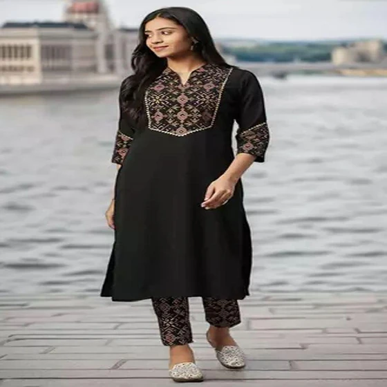 black-ladies-kurtis-2.webp