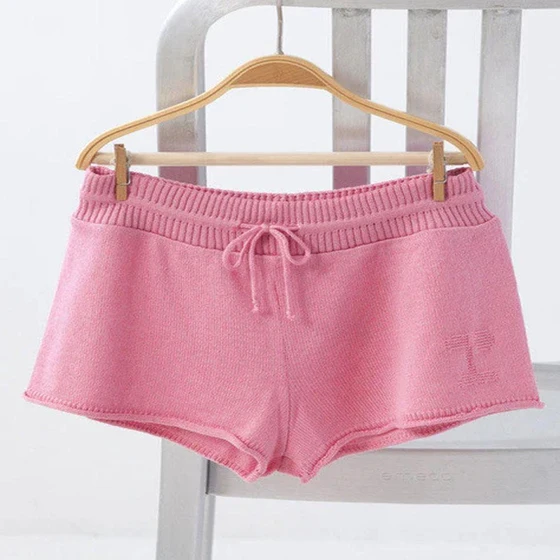 knitted-girls-shorts-2.webp