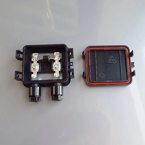 waterproof-solar-junction-box-2.webp