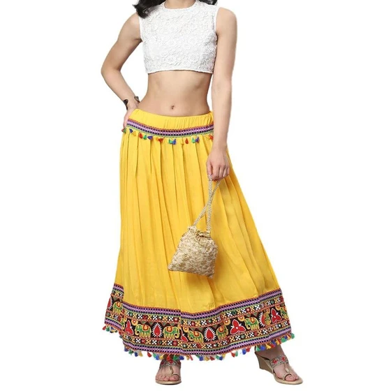 ladies-heavy-border-skirt-2.webp