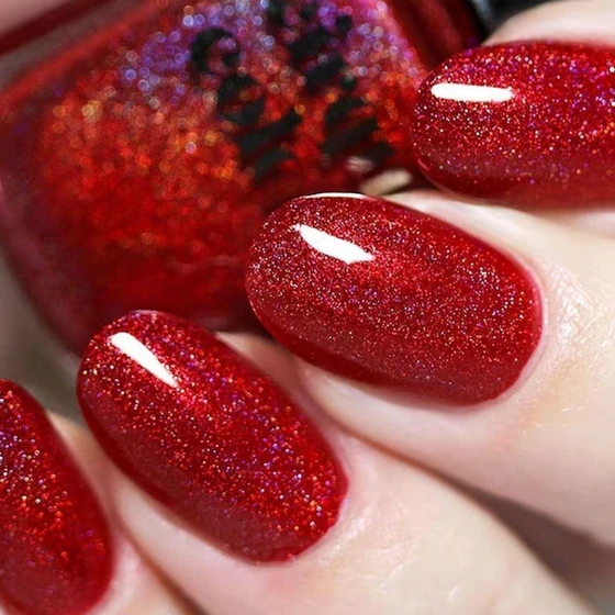 red-nail-polish-2.webp
