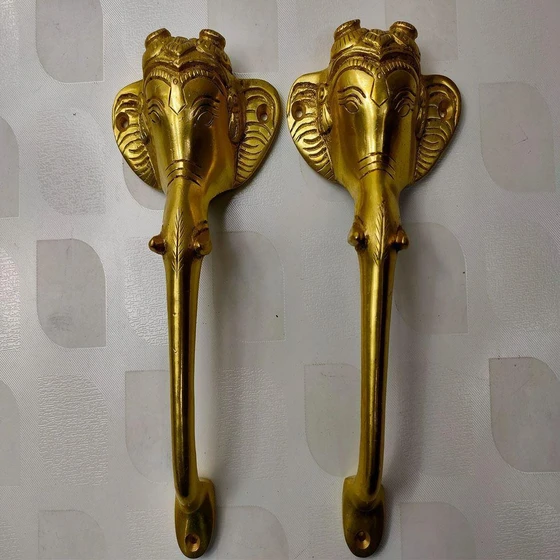 antique-door-pull-handle-2.webp