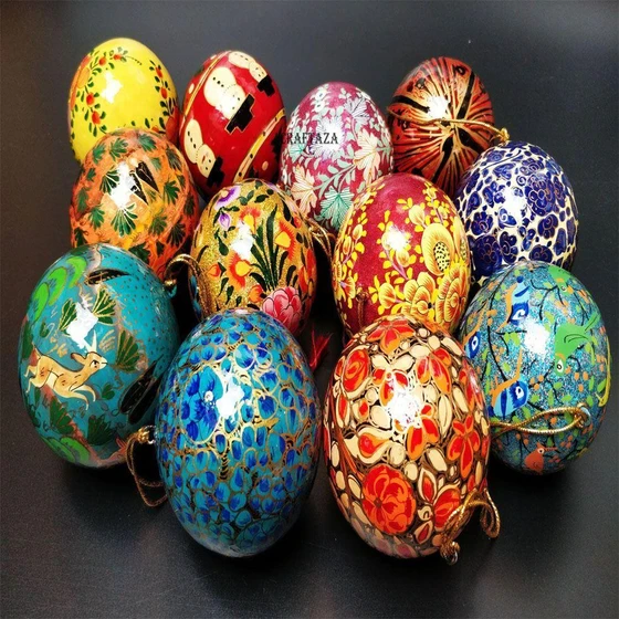 paper-mache-xmas-ornaments-2.webp