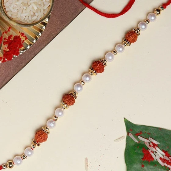 motis-pearl-rakhi-2.webp