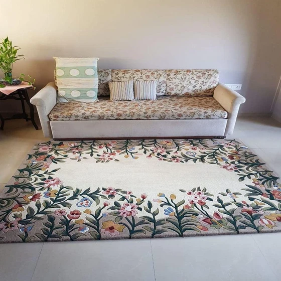 tufted-square-shaped-carpet-2.webp