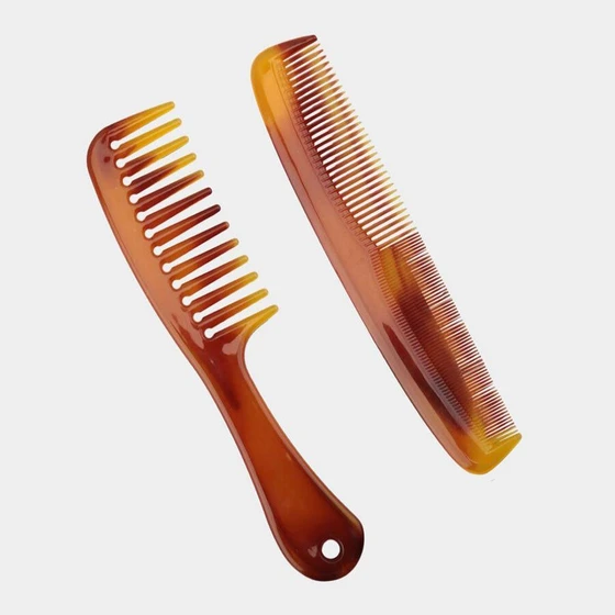 plastic-designer-combs-2.webp