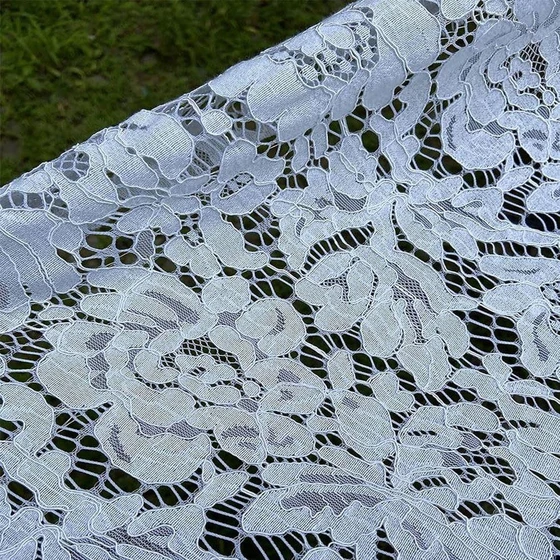 raschel-lace-fabric-2.webp