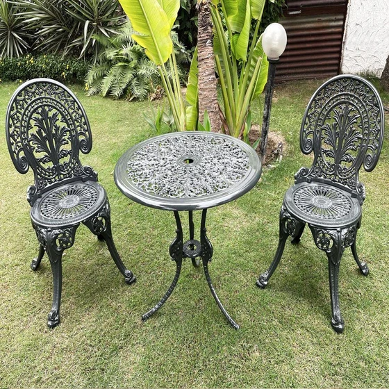 cast-aluminum-furniture-2.webp