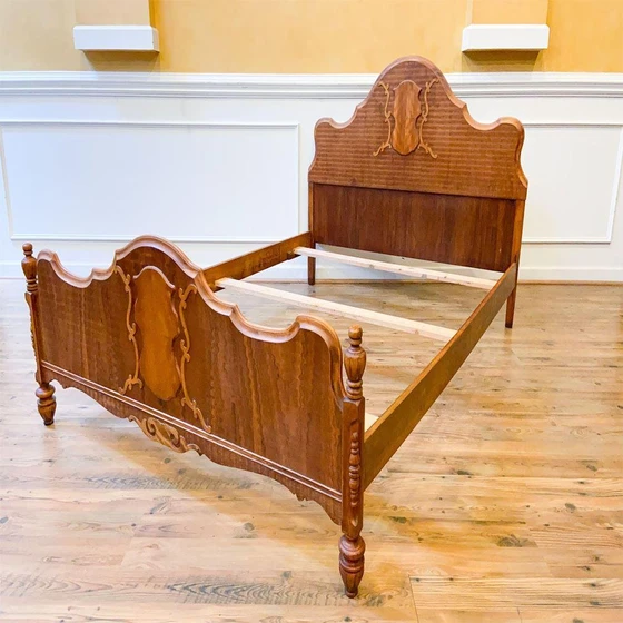 antique-wooden-beds-2.webp