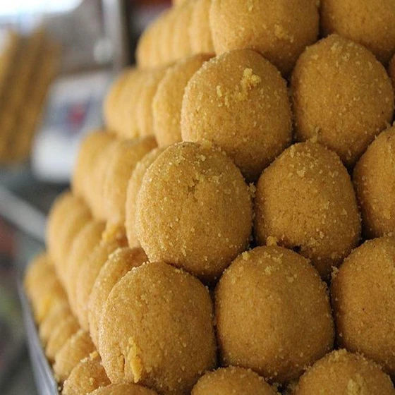 besan-roun-ladoo-1.webp