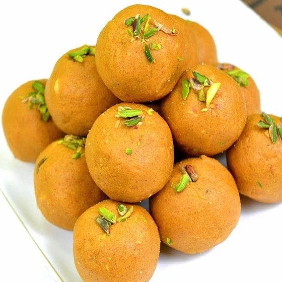 besan-roun-ladoo-2.webp