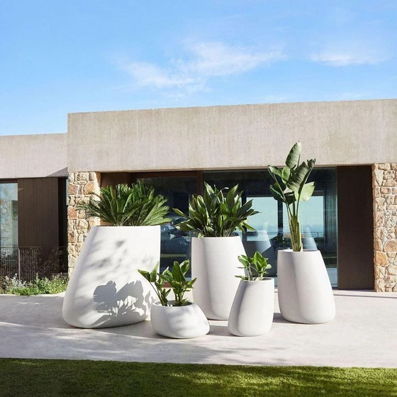 royal-outdoor-planter-2.webp