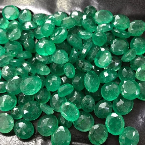 emerald-quartz-stone-2.webp
