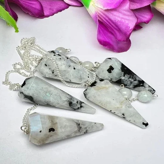 agate-gemstone-pendulum-2.webp