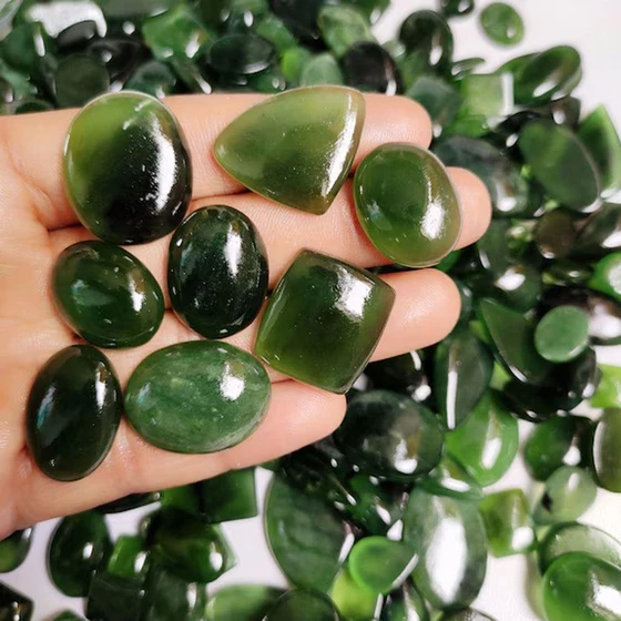 serpentine-green-gemstone-2.webp
