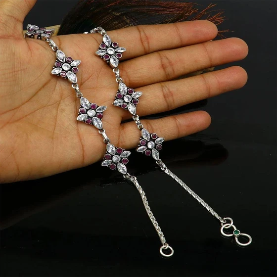 modern-silver-anklet-2.webp