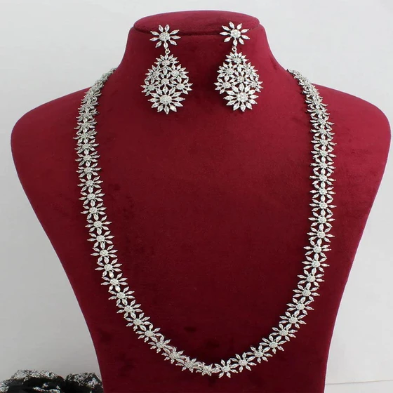 casual-silver-necklace-set-2.webp