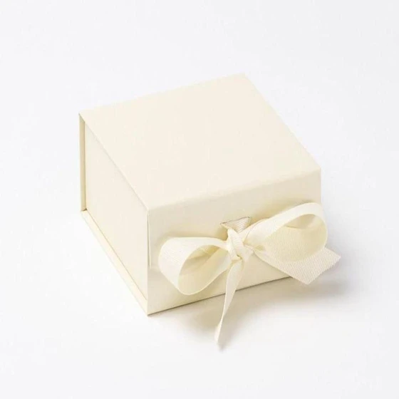 plain-ribbon-rigid-box-2.webp