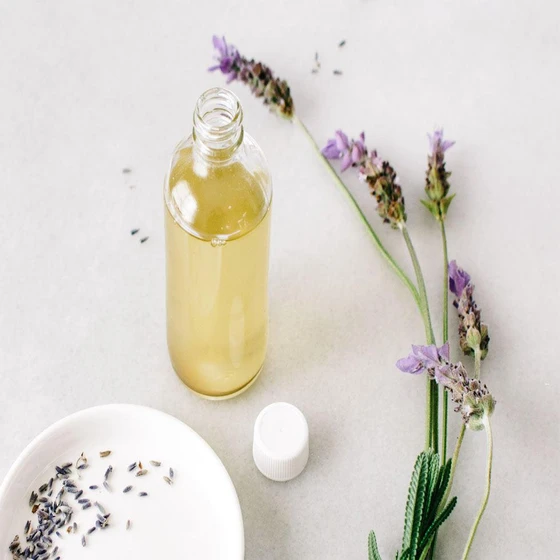 natural-moisturising-oil-2.webp