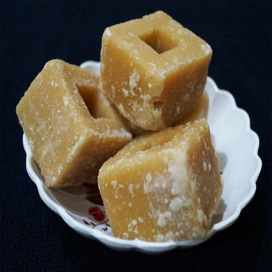 sugarcane-cube-jaggery-2.webp