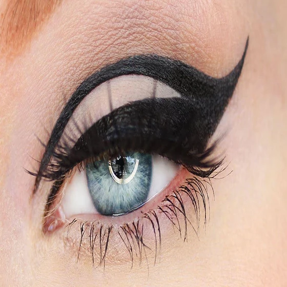 dark-eye-liner-2.webp