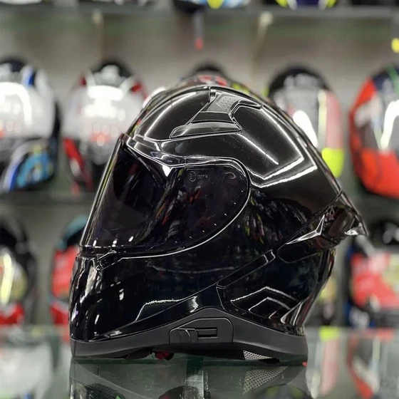 black-helmet-2.webp