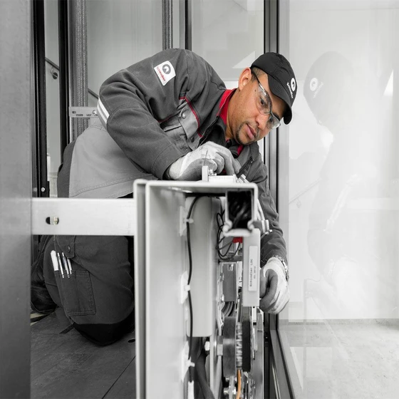 freight-lift-maintenance-service-2.webp