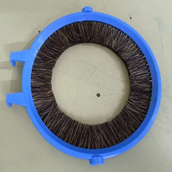 weft-feeder-brush-2.webp