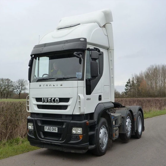 iveco-truck-tractor-2.webp