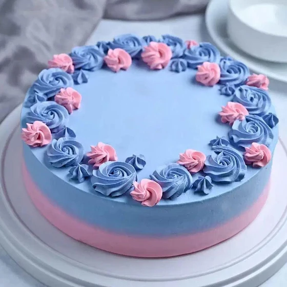 round-cream-cake-1.webp