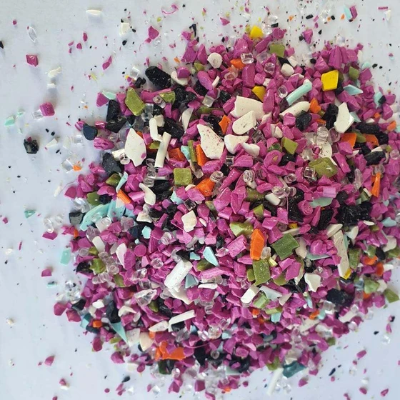 mix-colour-regrind-2.webp
