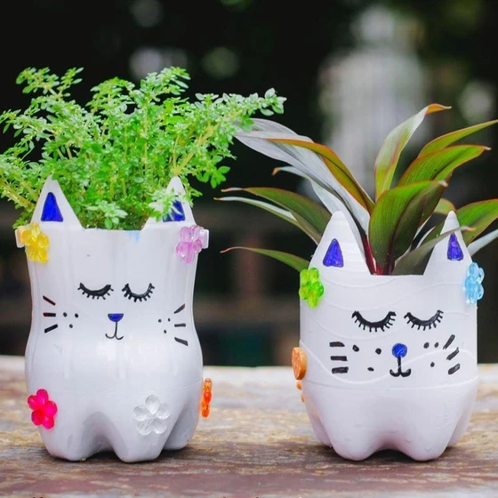 designer-plastic-pots-2.webp