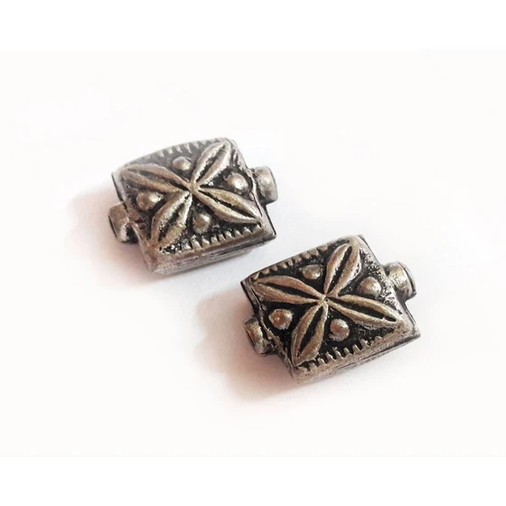 bronze-earring-dies-2.webp