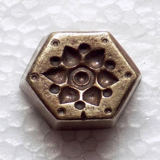 bronze-pendant-dies-2.webp
