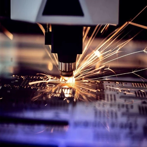 fiber-laser-cutting-2.webp