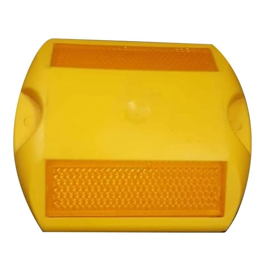 road-plastic-studs-2.webp